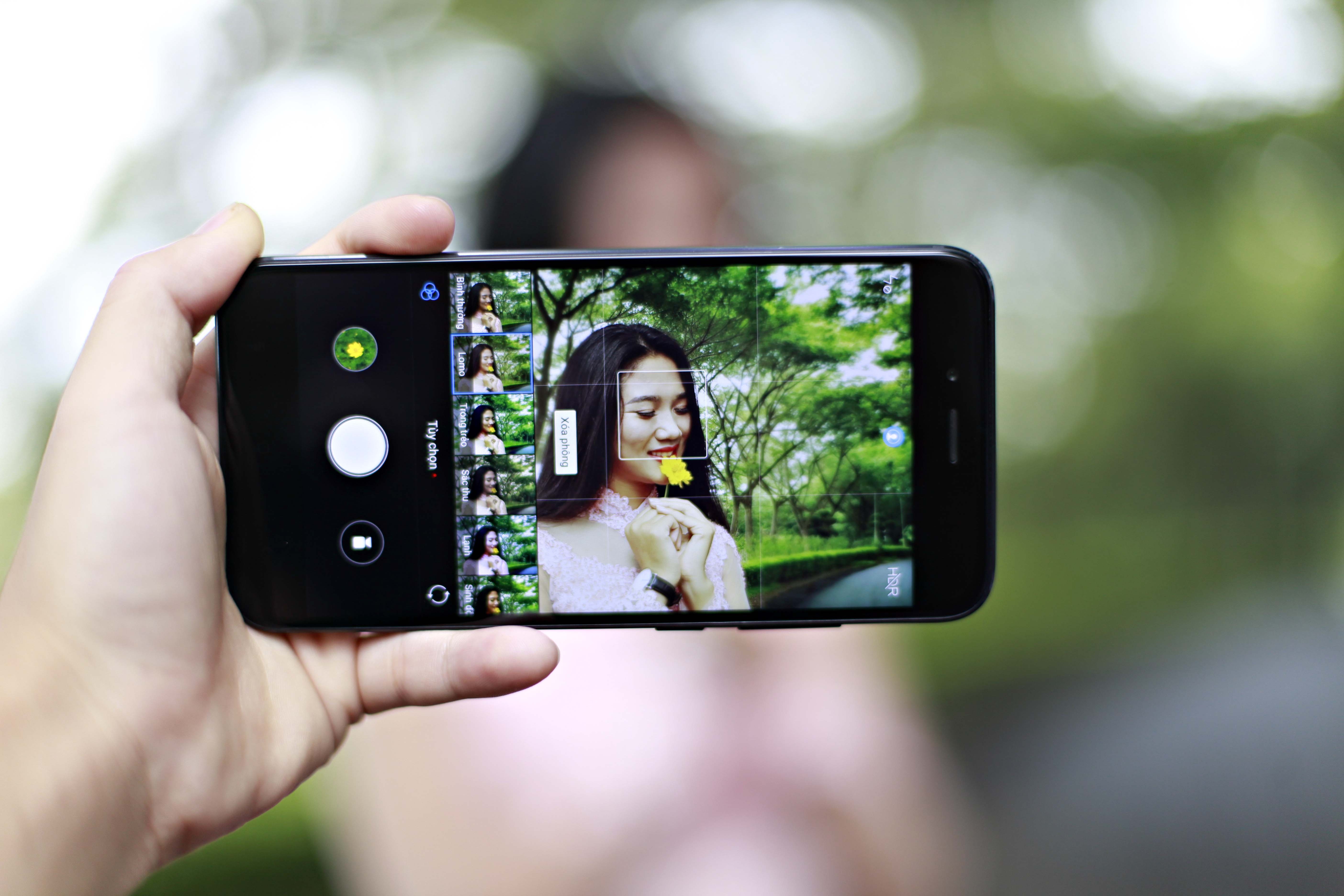 Smartphone tam trung anh 4