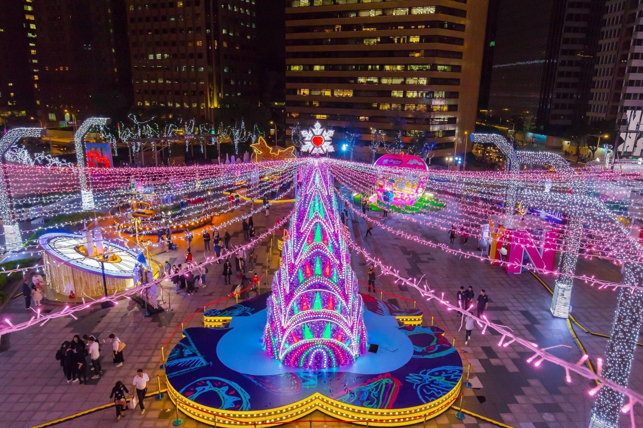 Nguoi Dai Loan giang den ket hoa khap pho phuong don Noel hinh anh