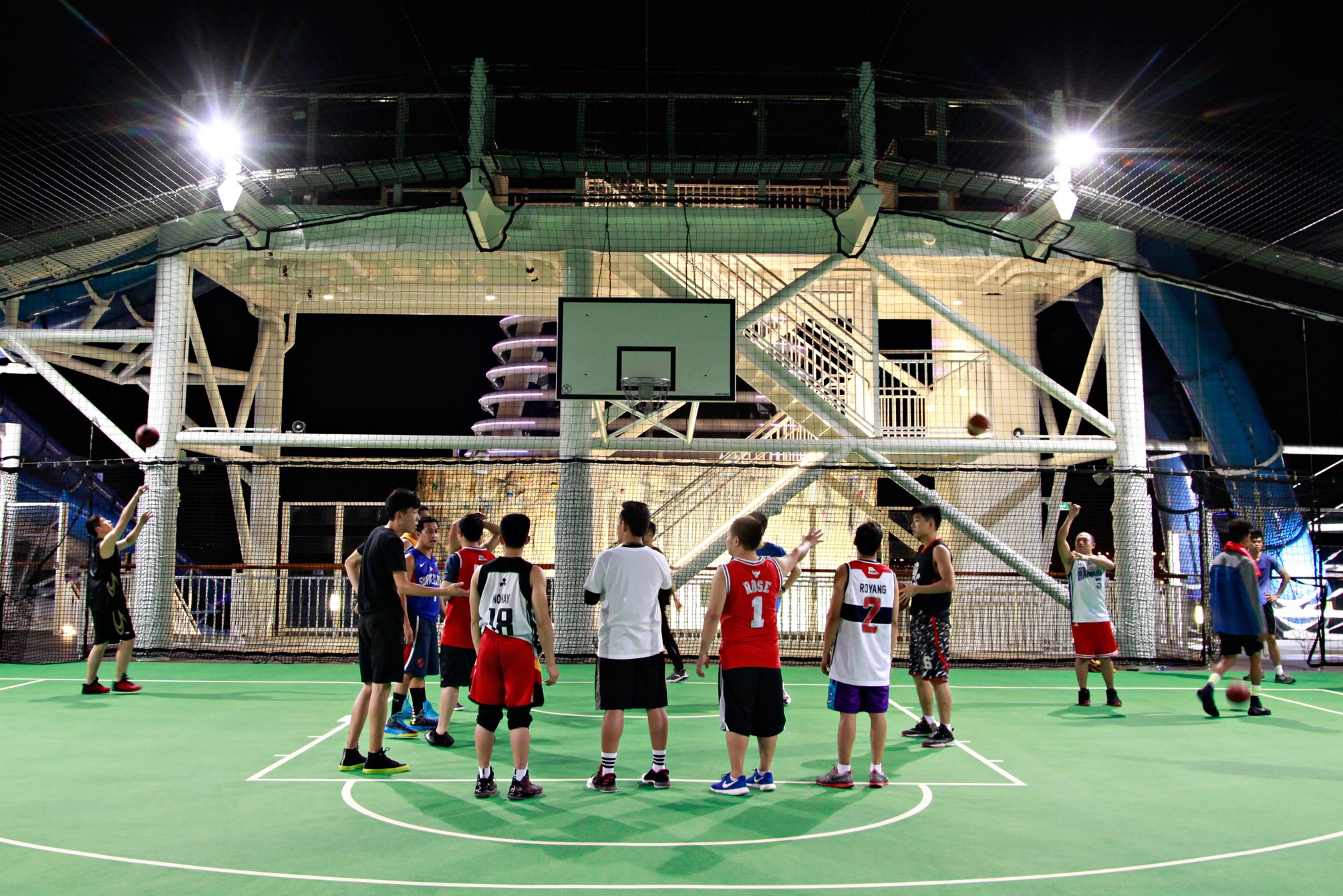 Tau 5 sao World Dream den Viet Nam anh 13