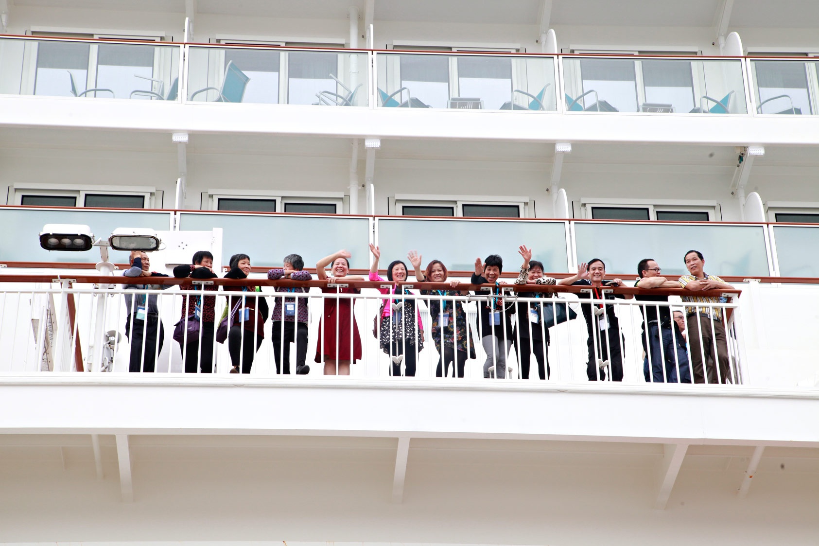 Tau 5 sao World Dream den Viet Nam anh 3