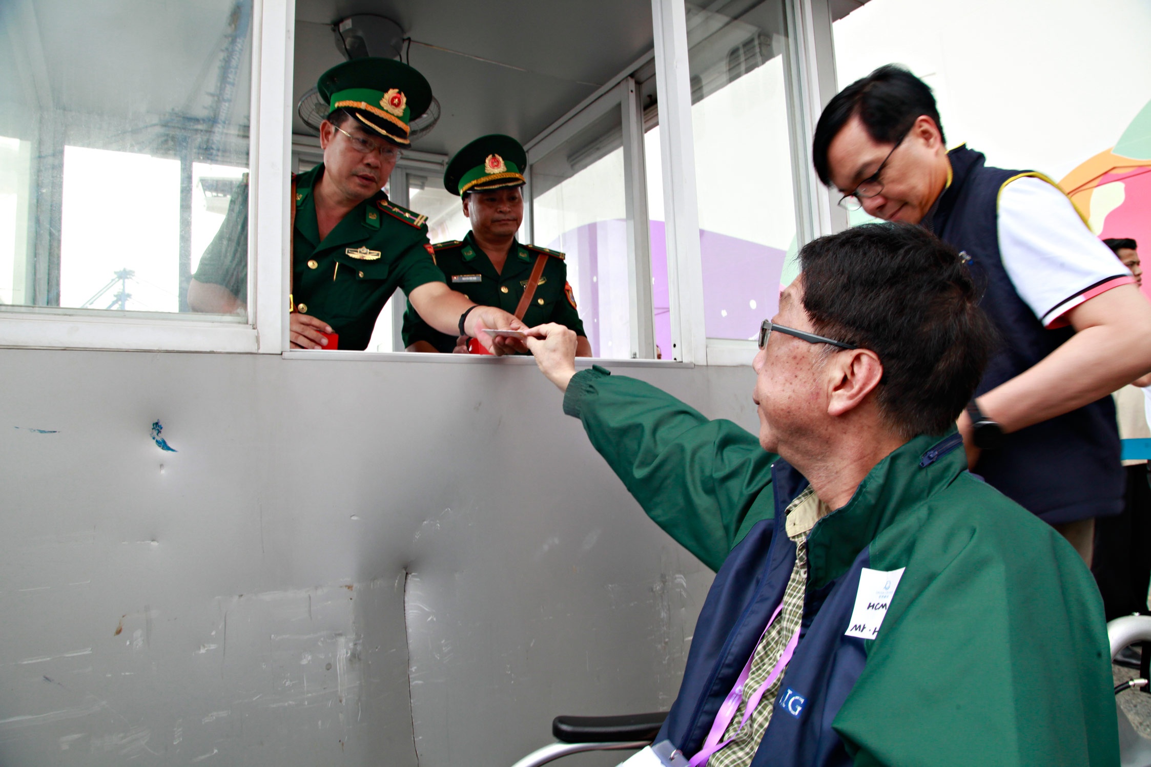 Tau 5 sao World Dream den Viet Nam anh 4