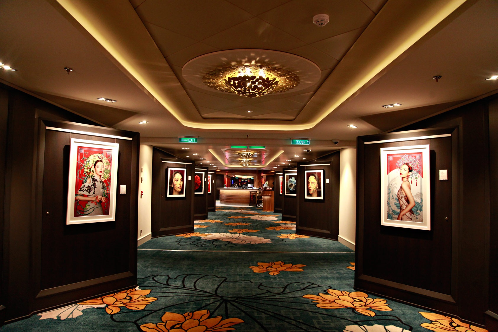 Tau 5 sao World Dream den Viet Nam anh 5