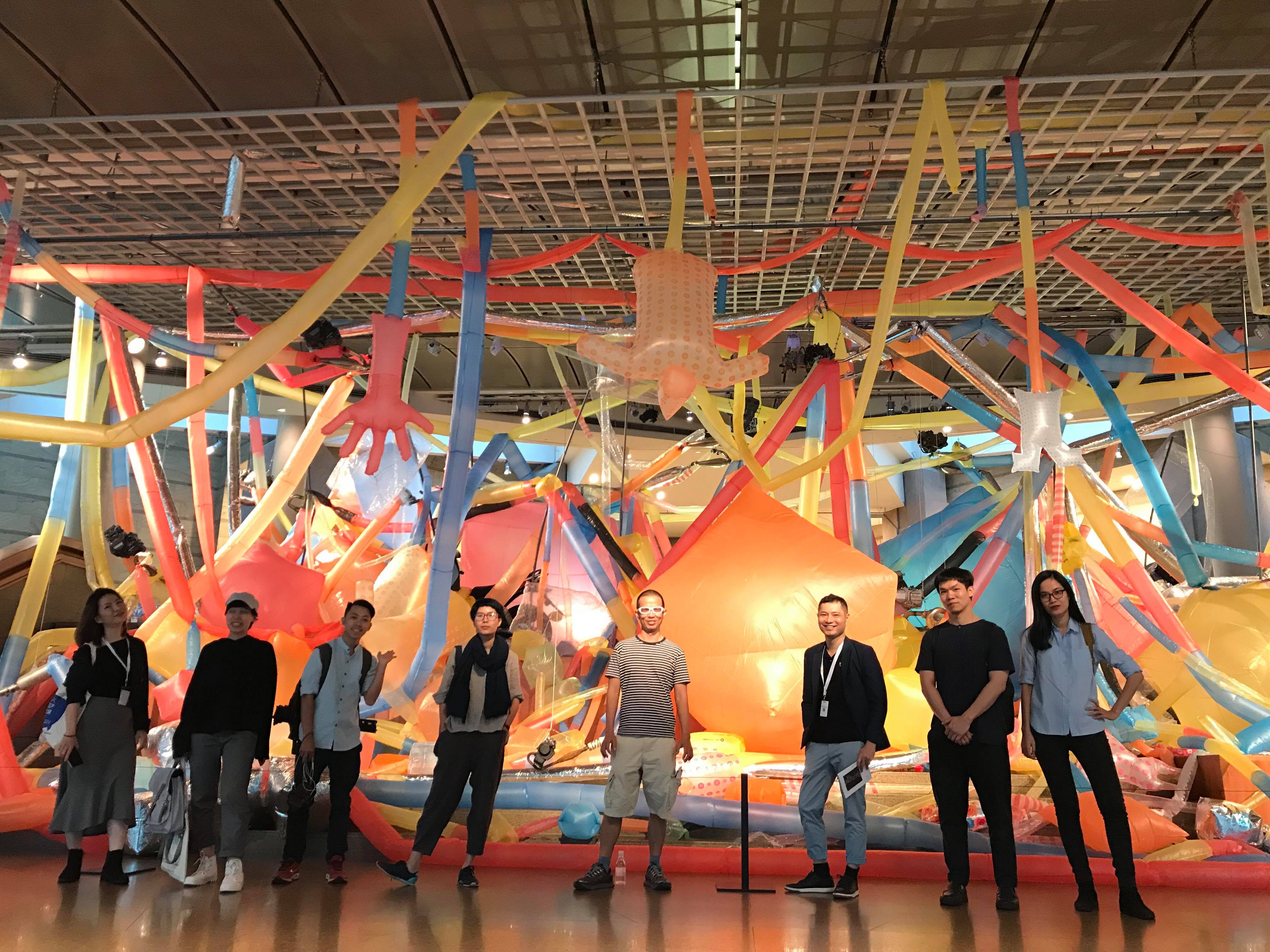 Tac pham nghe thuat doc dao lay cam hung tu o nhiem khong khi Viet Nam hinh anh