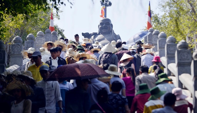 Nhung ngoi chua dong khach nhat dip dau xuan hinh anh