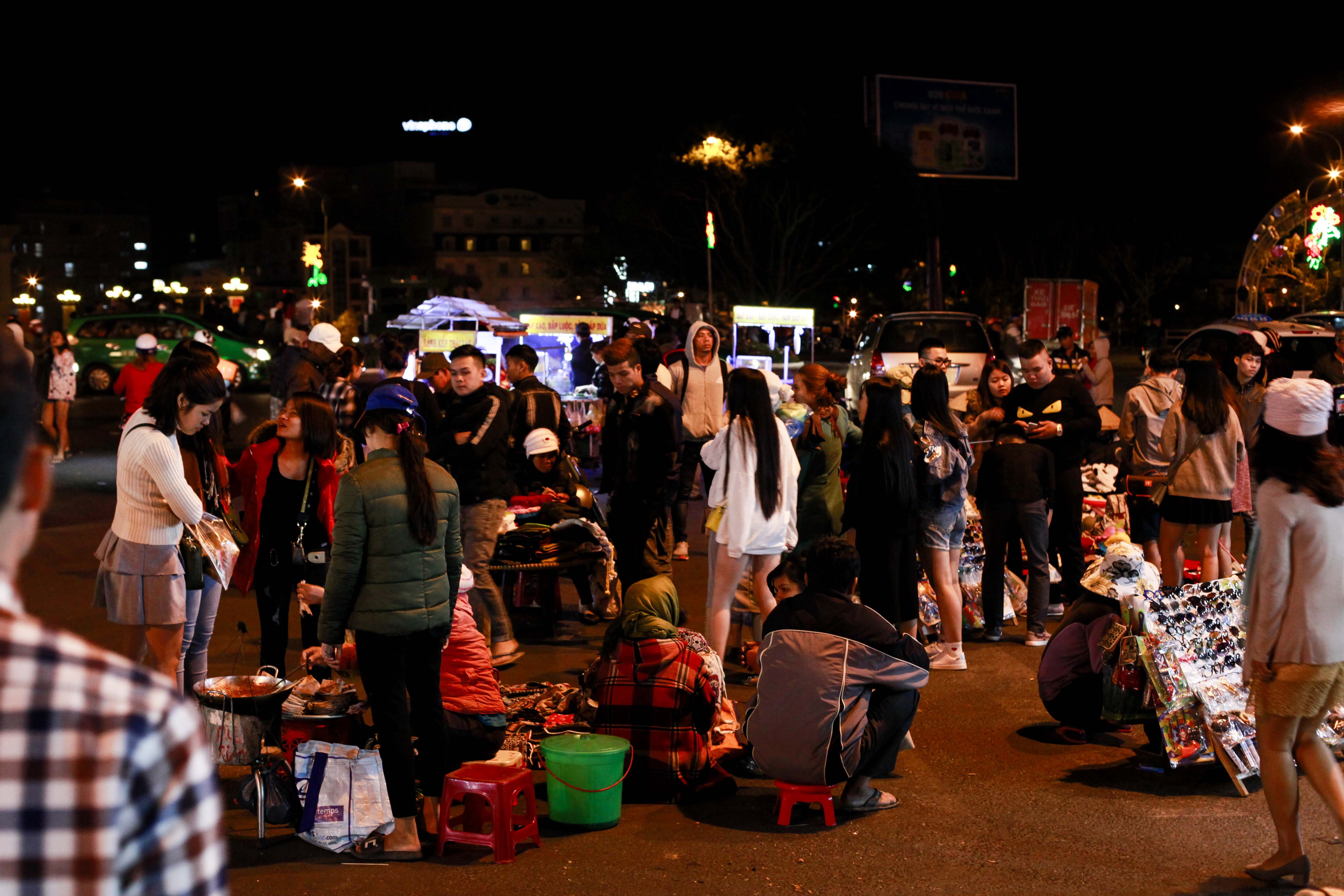 Cho dem Da Lat anh 24