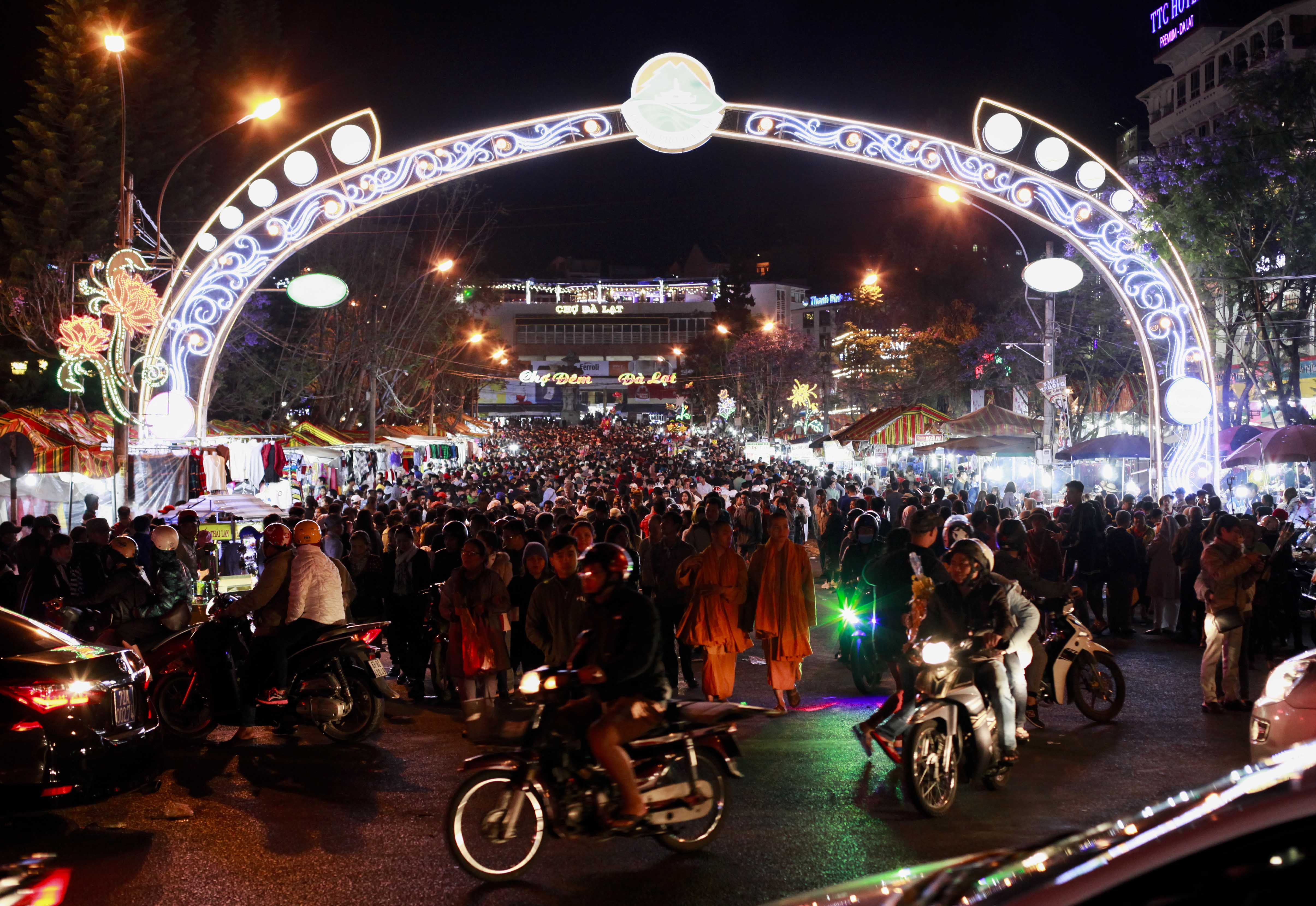 Cho dem Da Lat anh 22