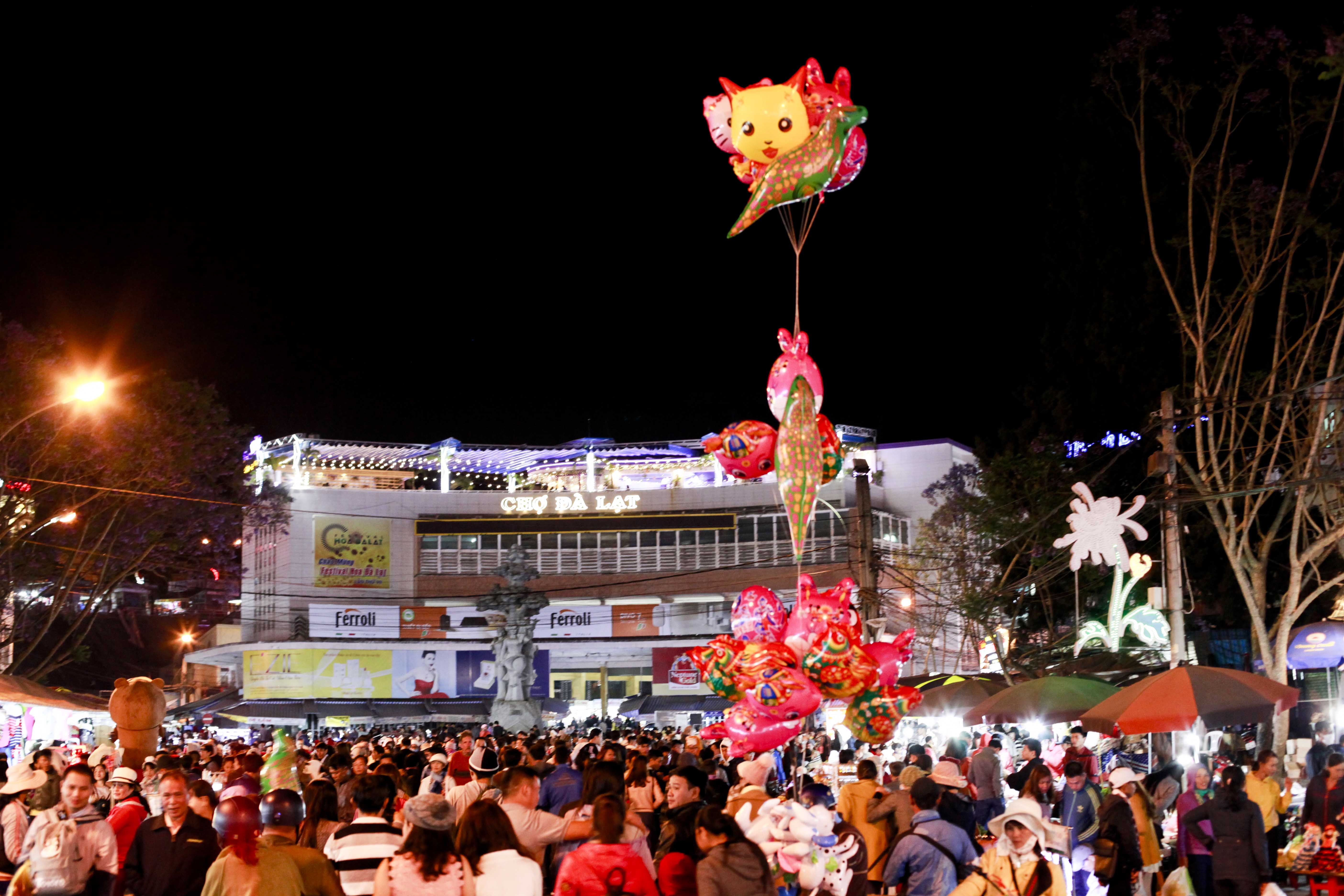 Cho dem Da Lat anh 18