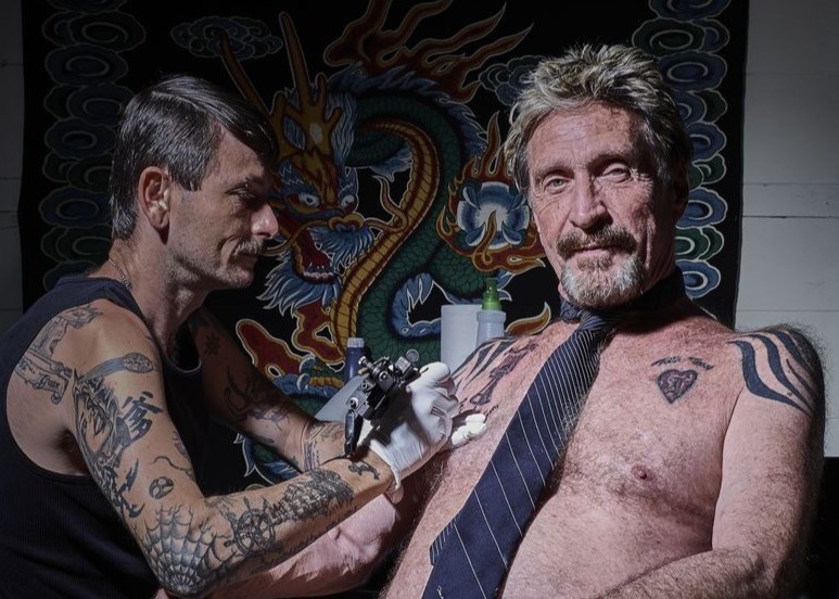 Internet My xon xao truoc cai chet cua huyen thoai McAfee hinh anh