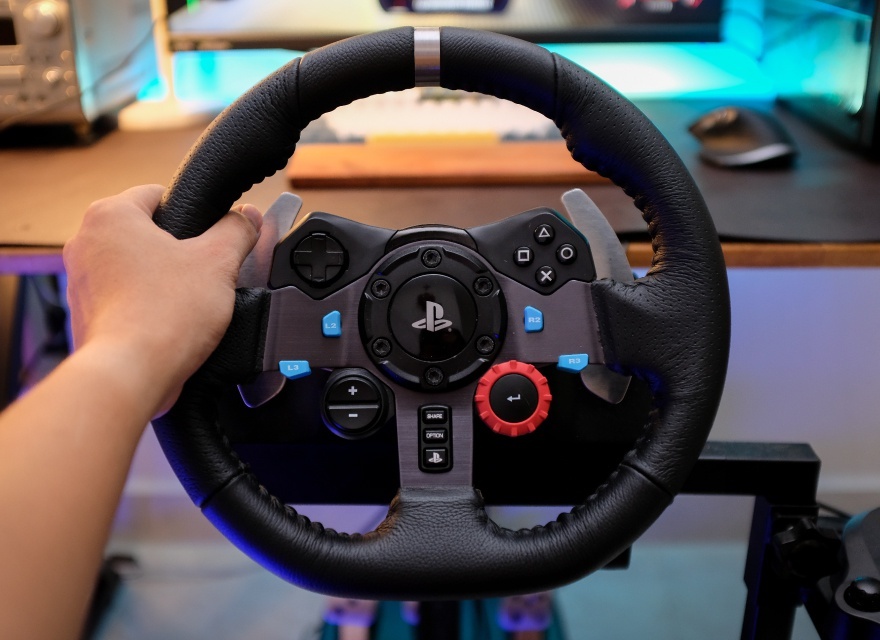 Dich vu cho thue vo lang lai xe, may choi game PS4 no ro mua dich hinh anh