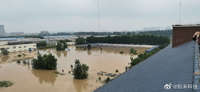 Nha may iPhone thuong nong cho cong nhan sau dot lu anh 1