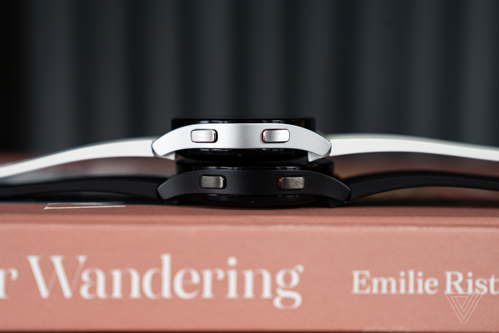 Can canh dong ho Galaxy Watch4 va Galaxy Watch4 Classic anh 3