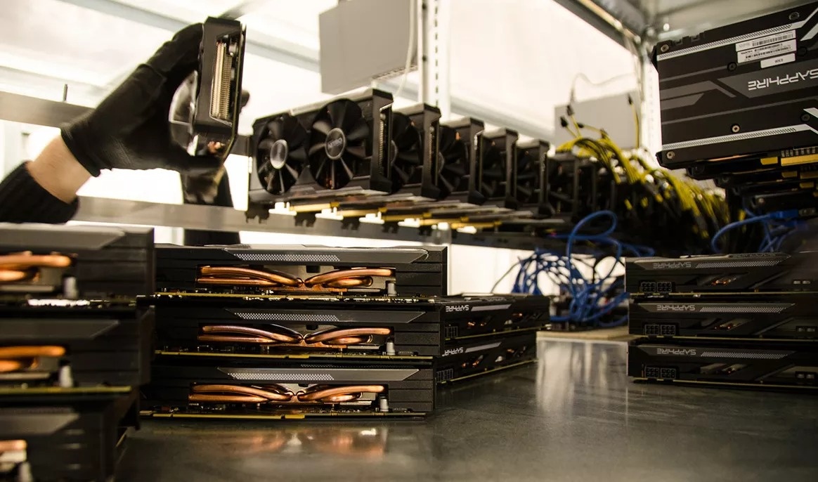 Mot cong ty duoc tra lai nua trieu card do hoa cu de dao coin hinh anh