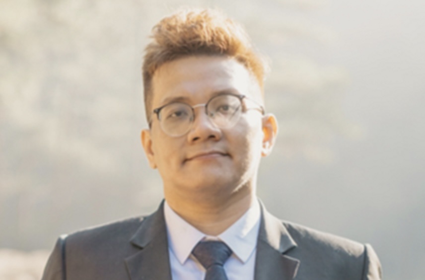 Nham Hoang Khang tung be khoa trai phep nhieu iPhone hinh anh