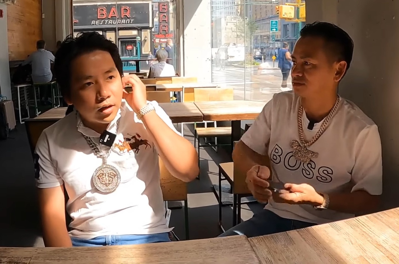 Khoa Pug da 'mien tru trach nhiem' voi coin cua Johnny Dang the nao? hinh anh