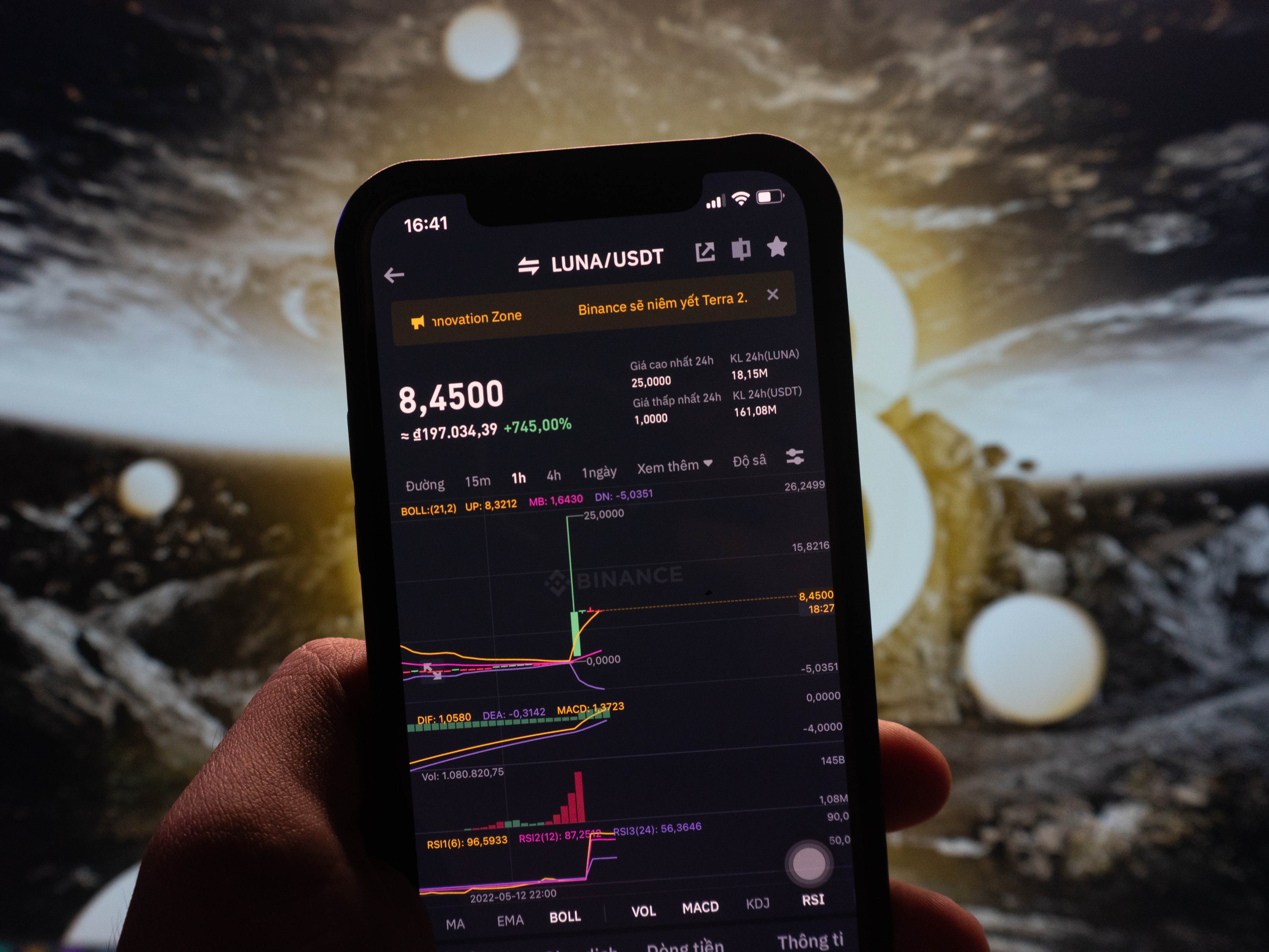 Binance niem yet LUNA 2.0, gia bien dong nhieu lan hinh anh