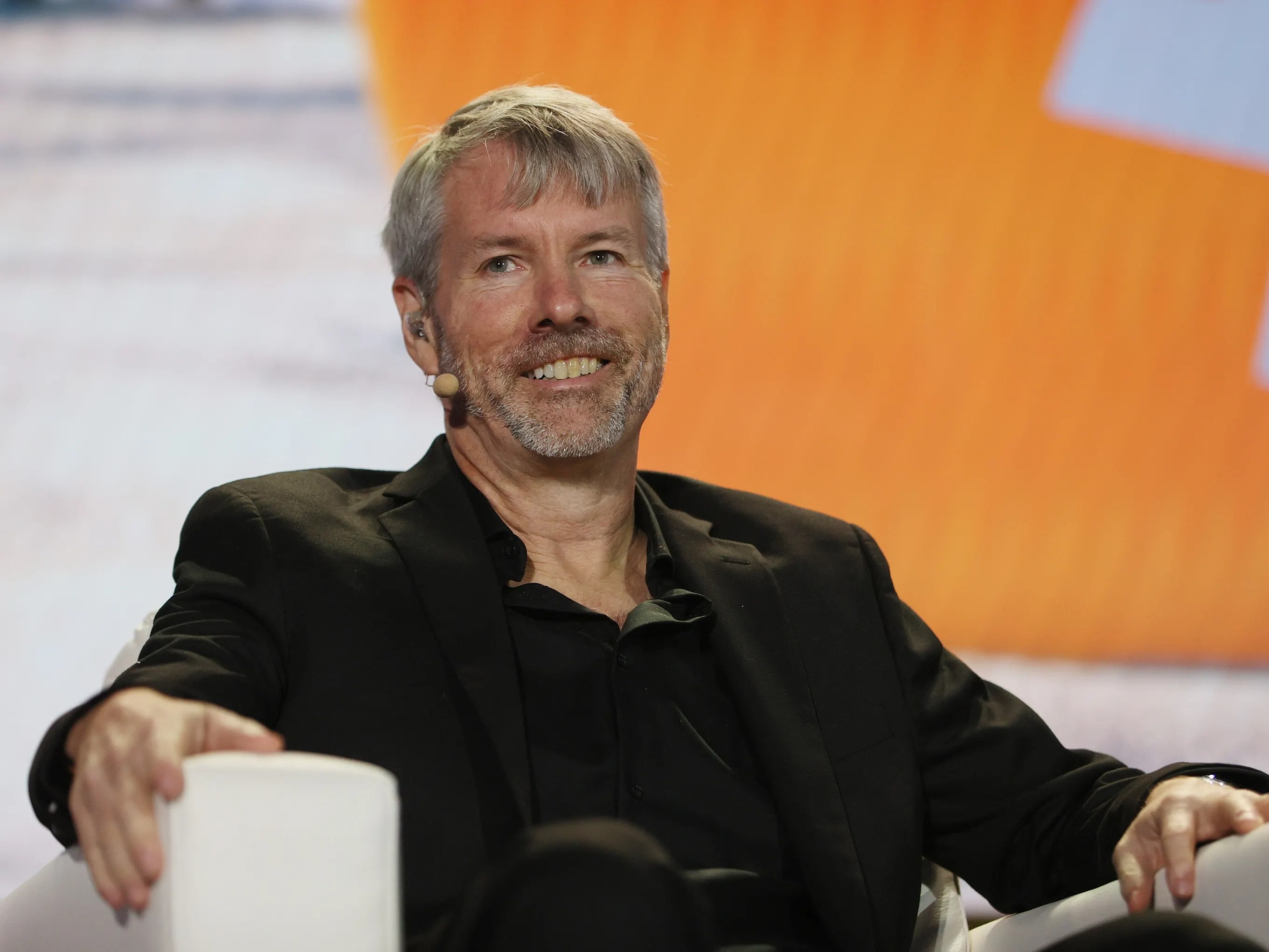 Ty phu Bitcoin lien tuc thua lo hinh anh