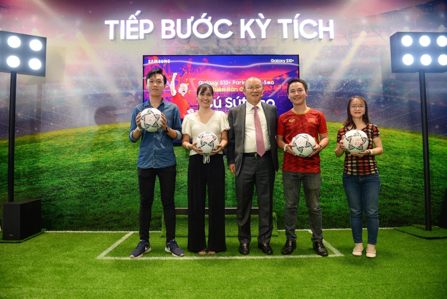 samsung,  TV QLED 8K,  Park Hang-seo anh 1