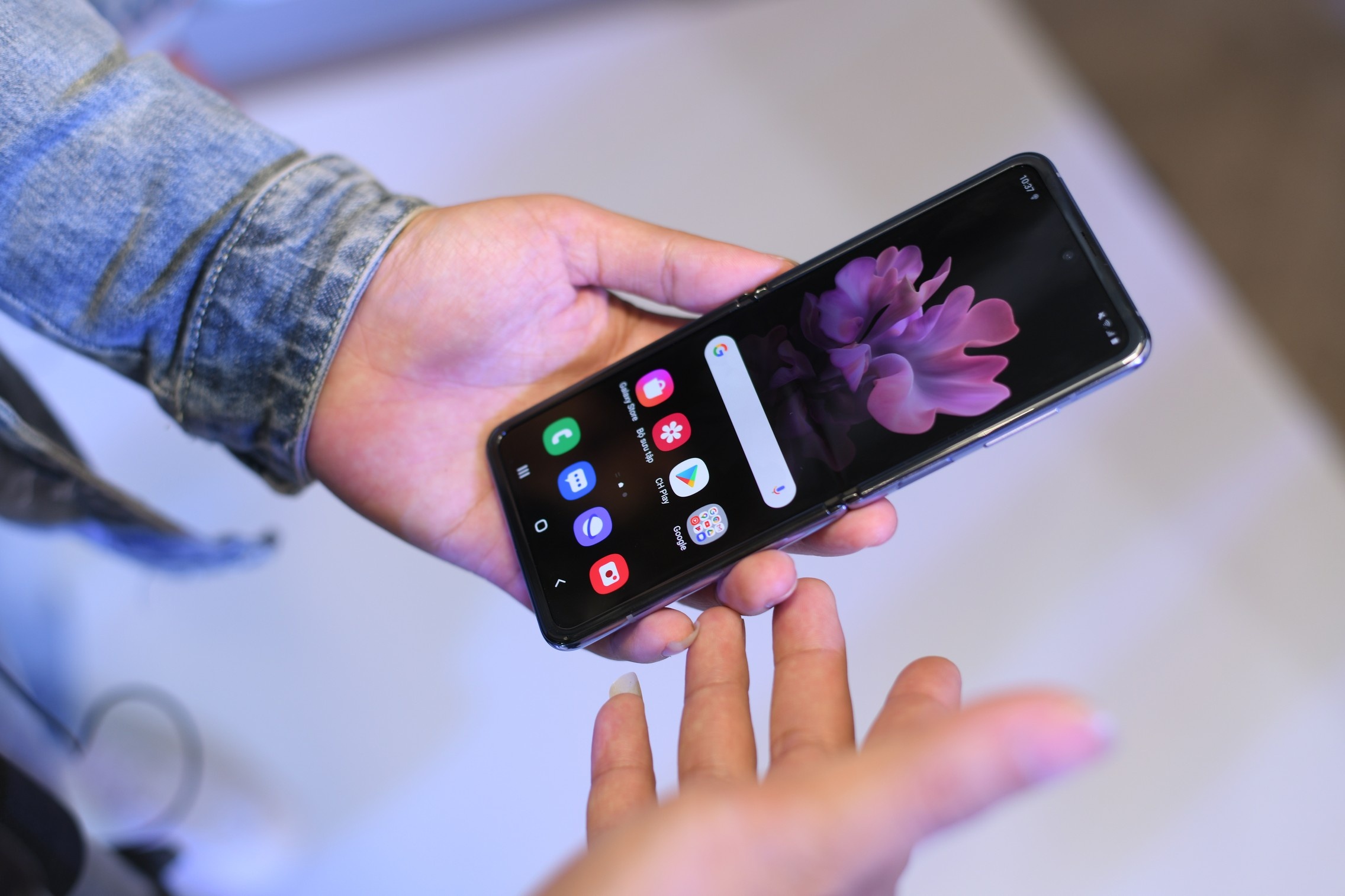 Smartphone man hinh gap Samsung anh 8