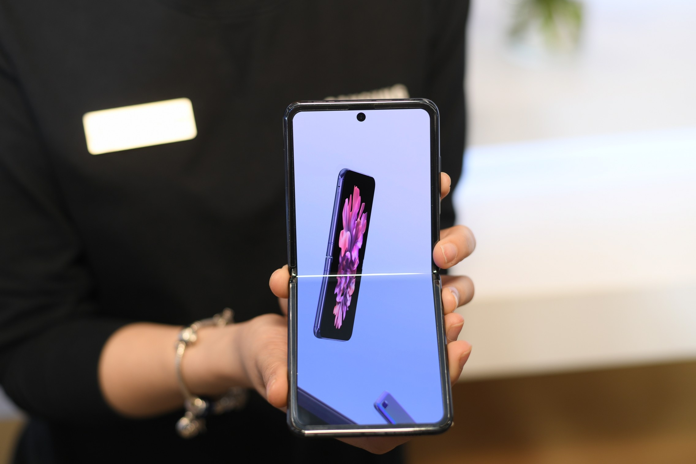 Smartphone màn hình gập Samsung ảnh 9 Smartphone man hinh gap Samsung anh 9