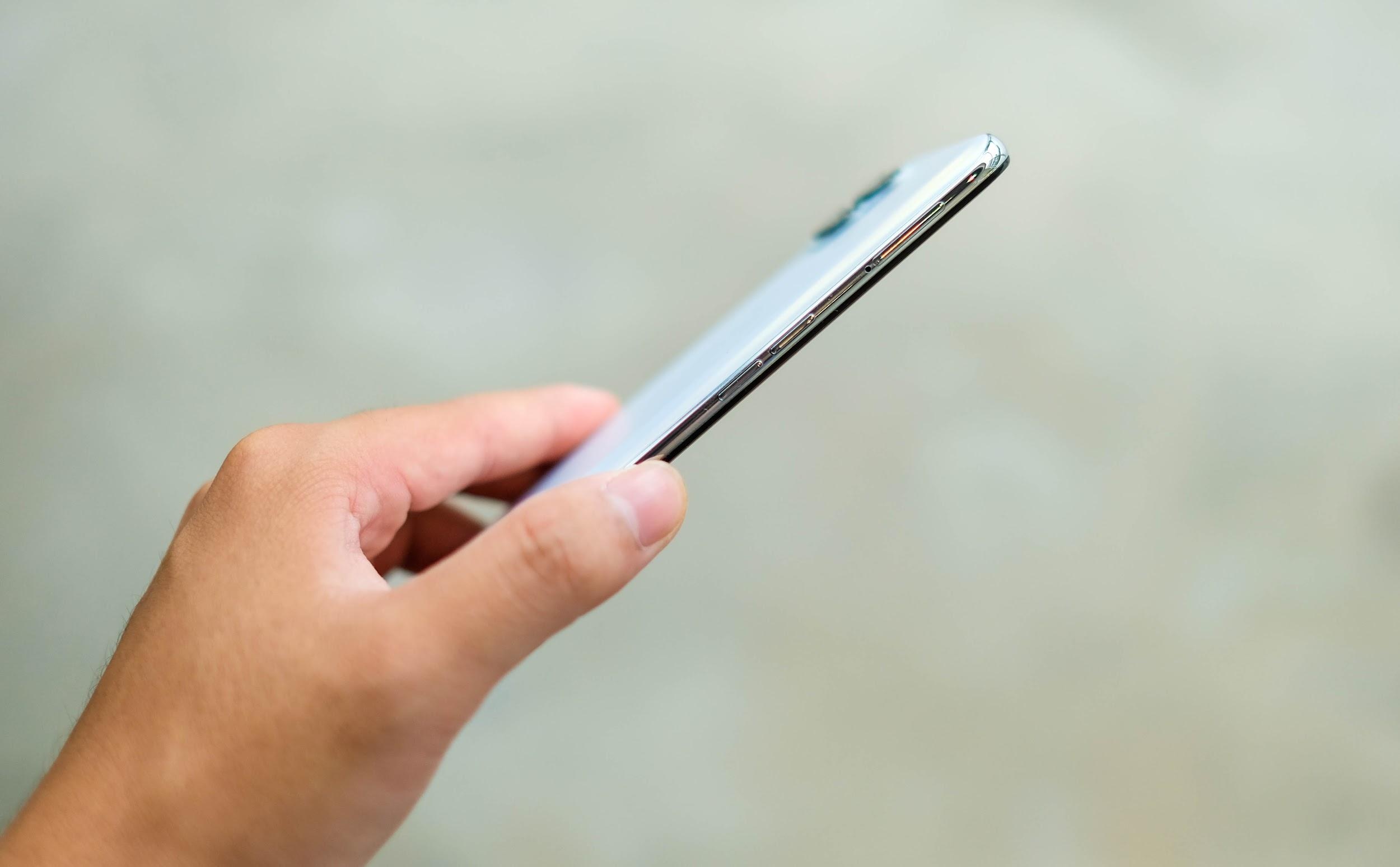 smartphone tam trung anh 2