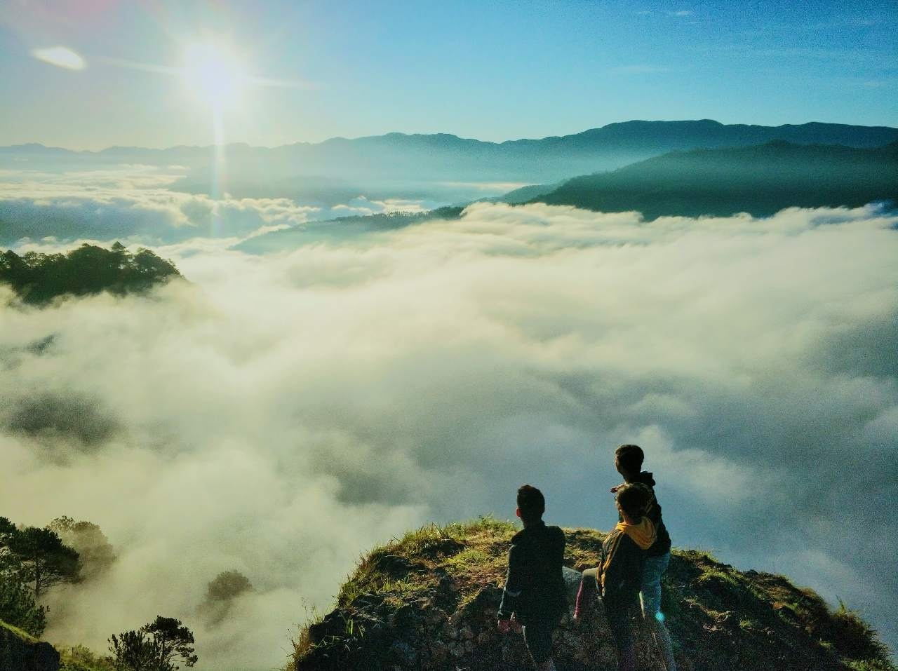 Trekking san may va 4 trai nghiem hap dan chi co o Philippines hinh anh