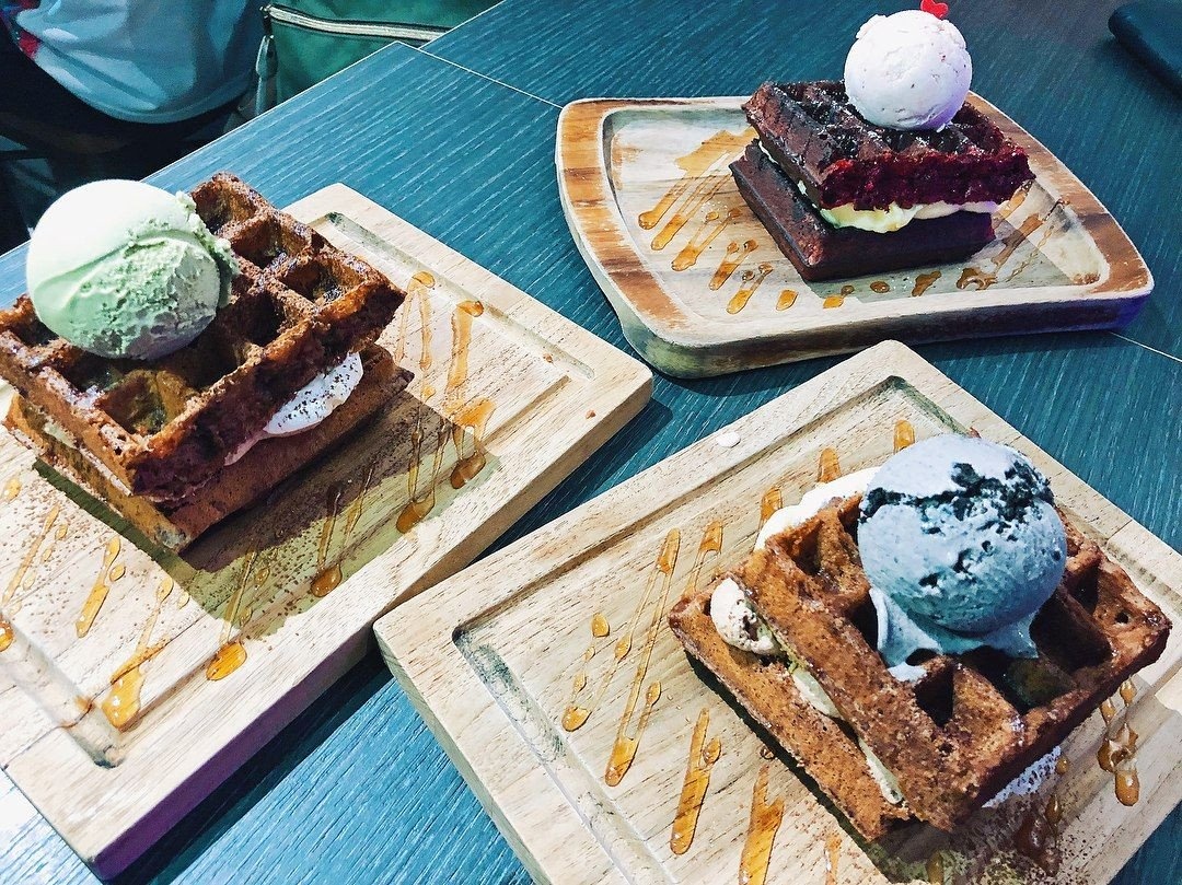 5 quan kem ban den khuya tai Singapore hinh anh