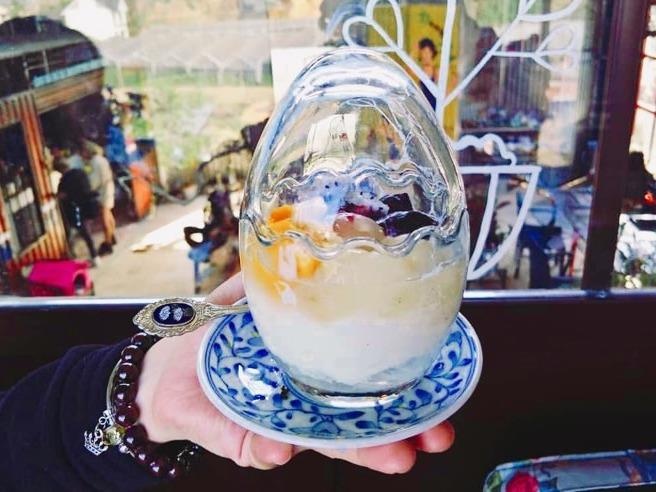 Yaourt trung - mon an thu hut gioi tre o Da Lat hinh anh