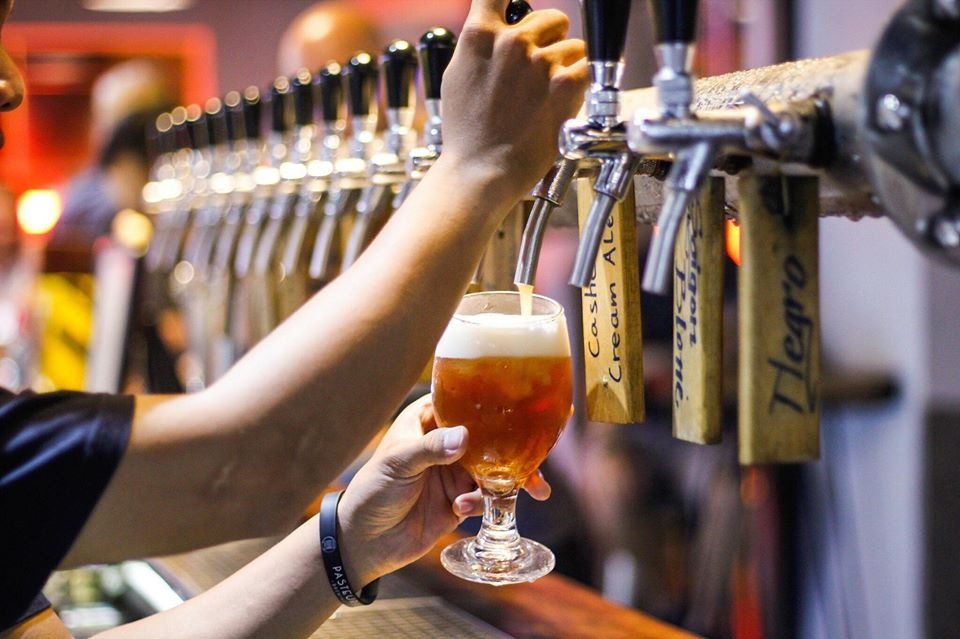 3 quan bia thu cong hut khach o TP.HCM hinh anh