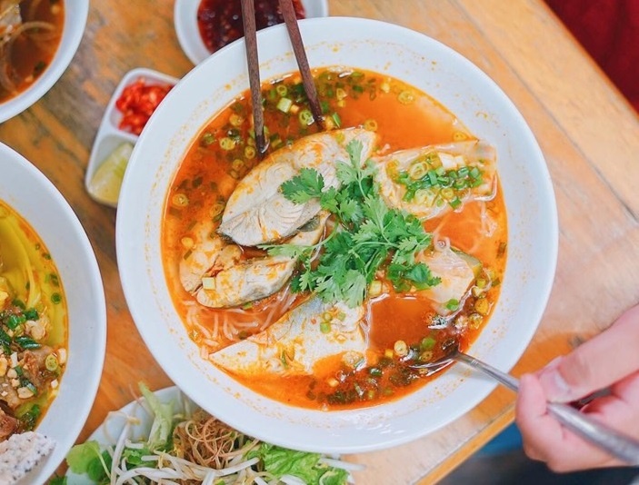 Bun ca cam va loat mon soi hut khach tai TP.HCM hinh anh