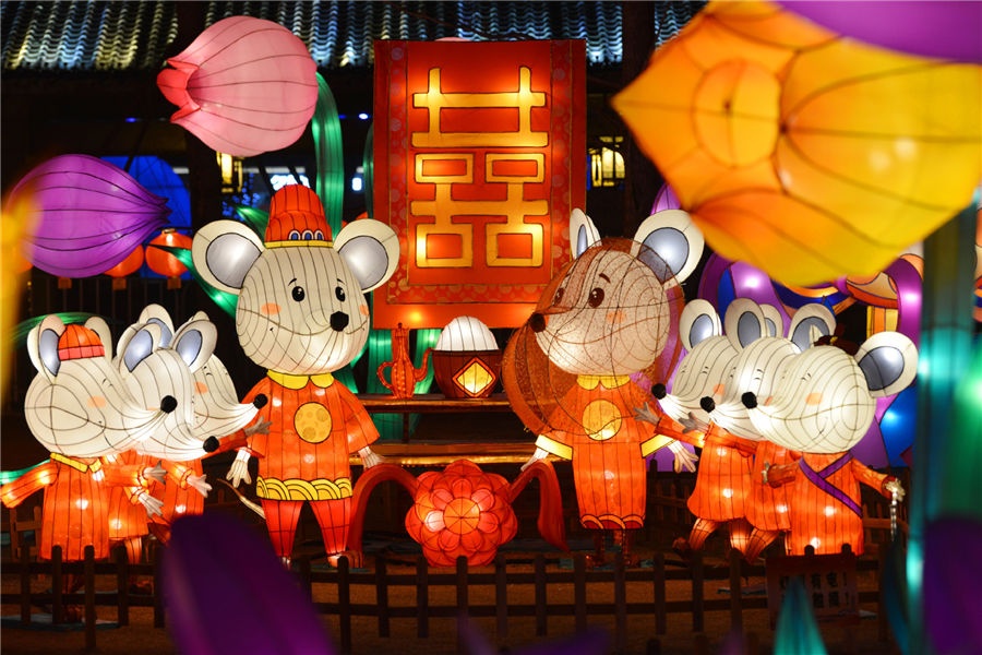 Sac do ngap tran trong dip Tet Am lich tai Trung Quoc hinh anh