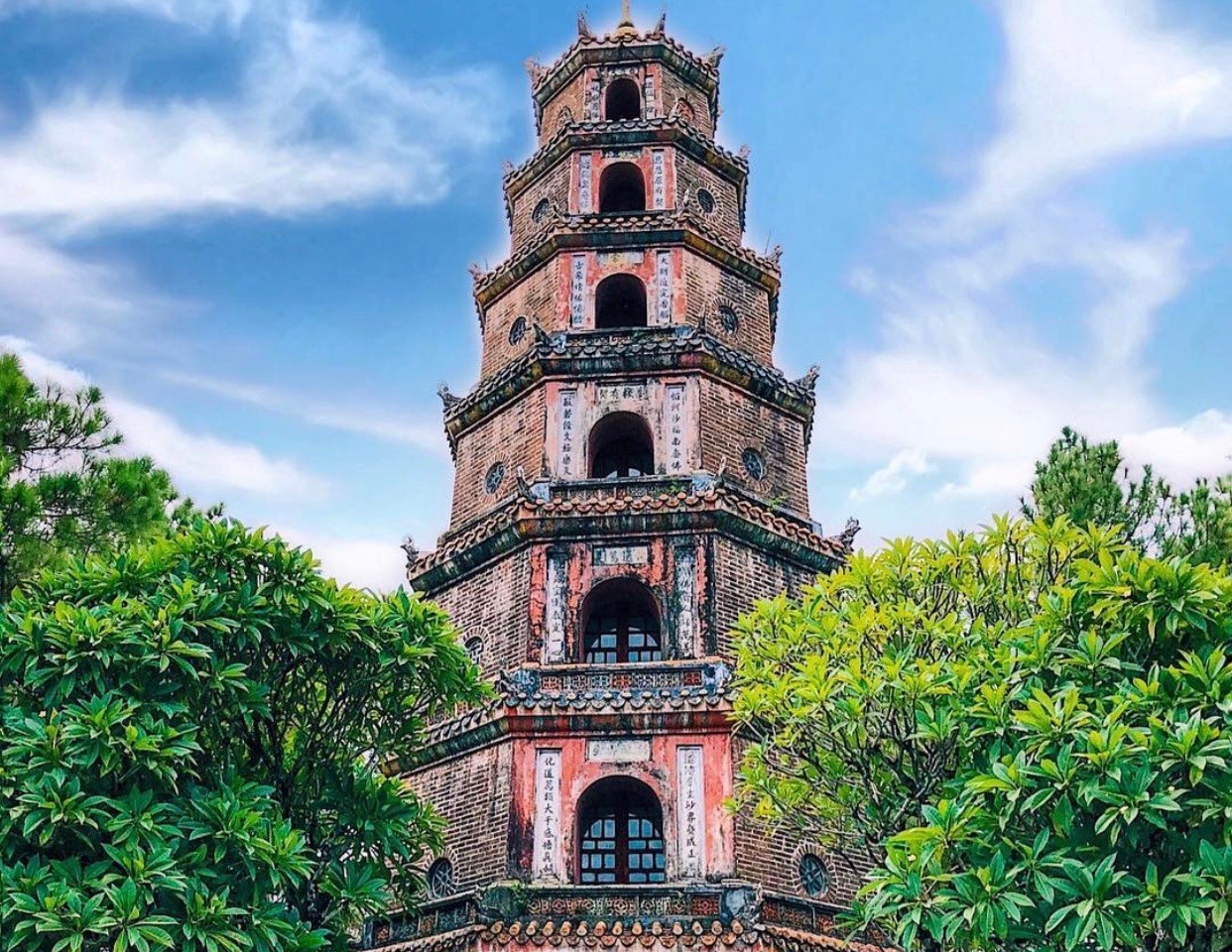 4 ngoi chua noi tieng, hut du khach check-in tai Viet Nam hinh anh