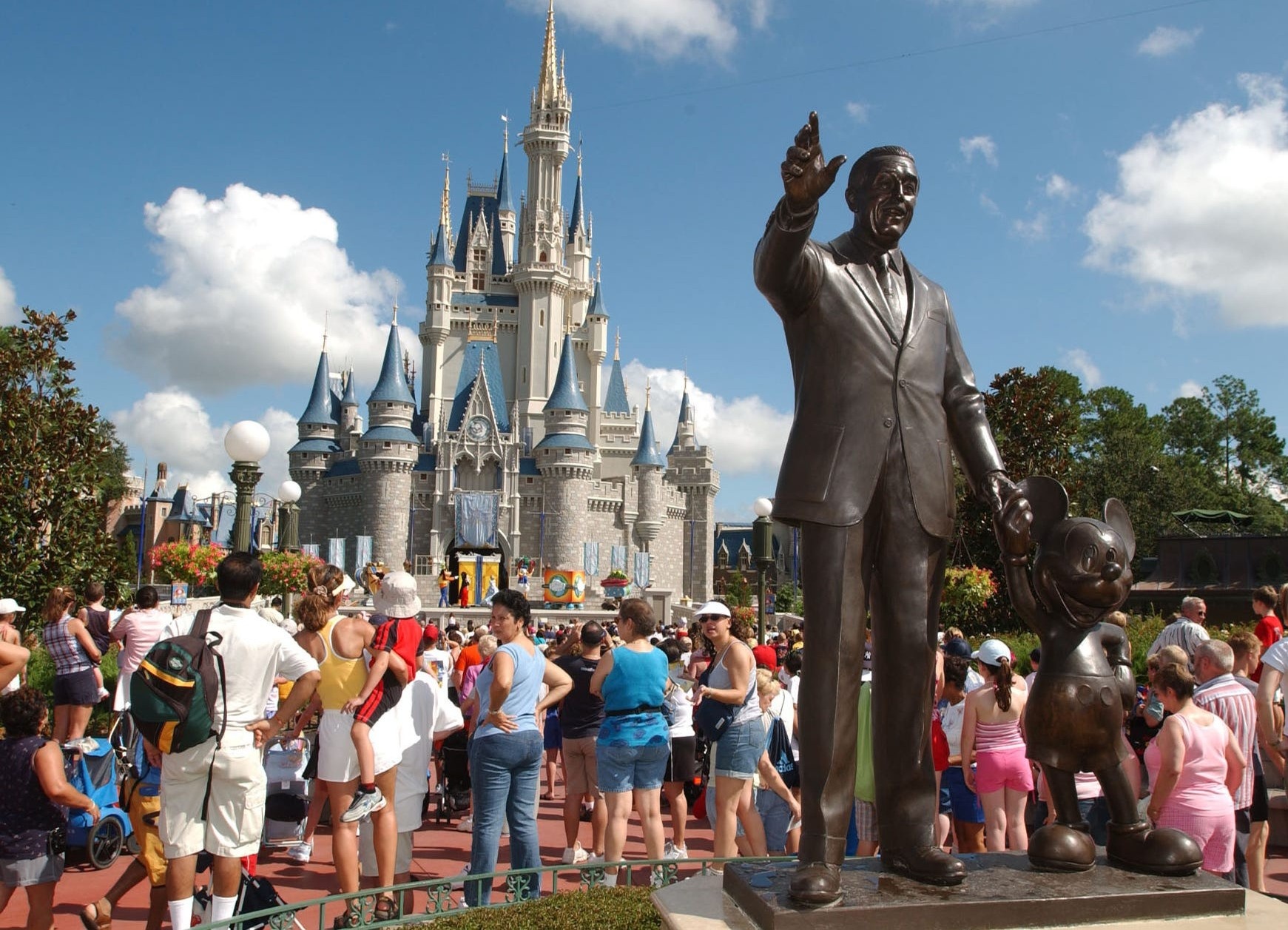 Cong vien o My van mo cua mac nguy co lay nhiem Covid-19 hinh anh