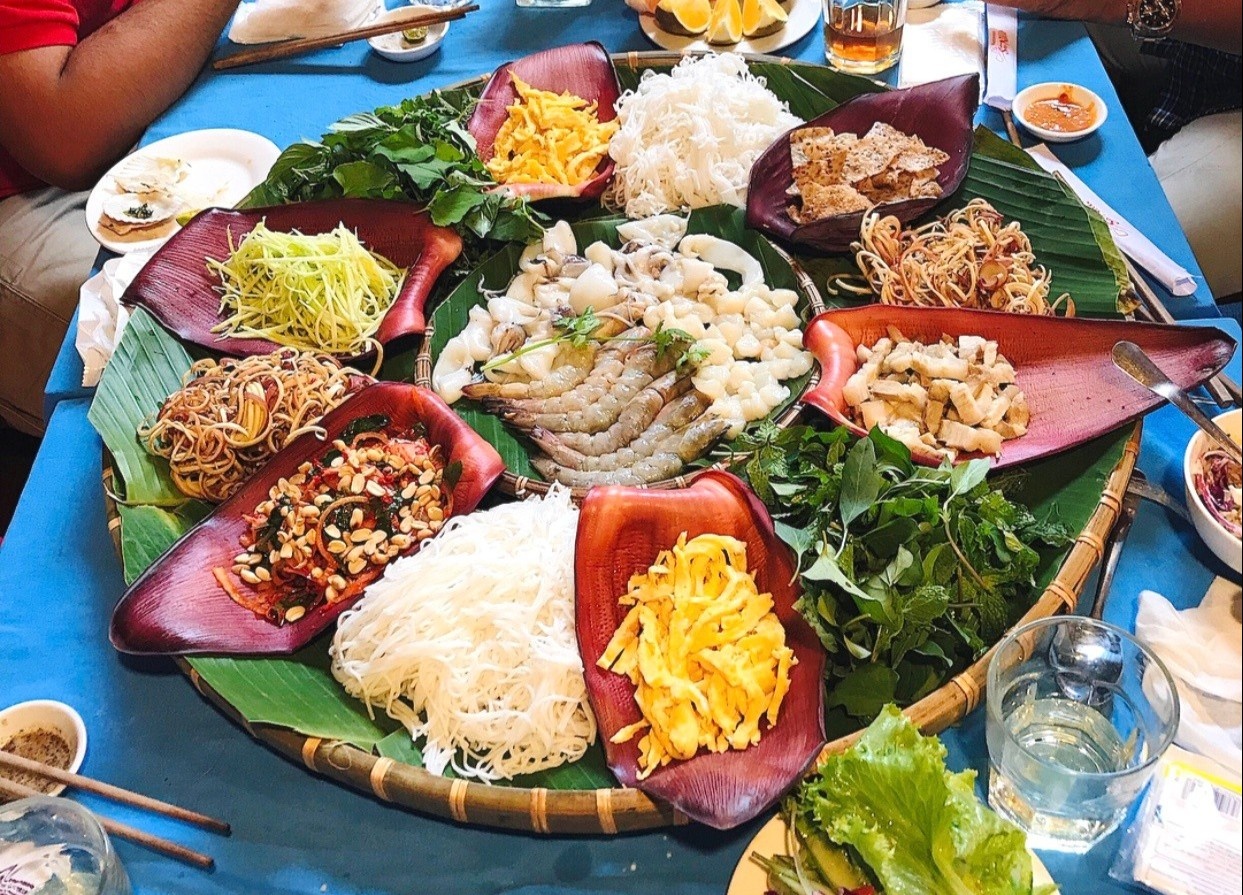 Lau tha va 3 mon lau hap dan, doi vi bua an gia dinh hinh anh