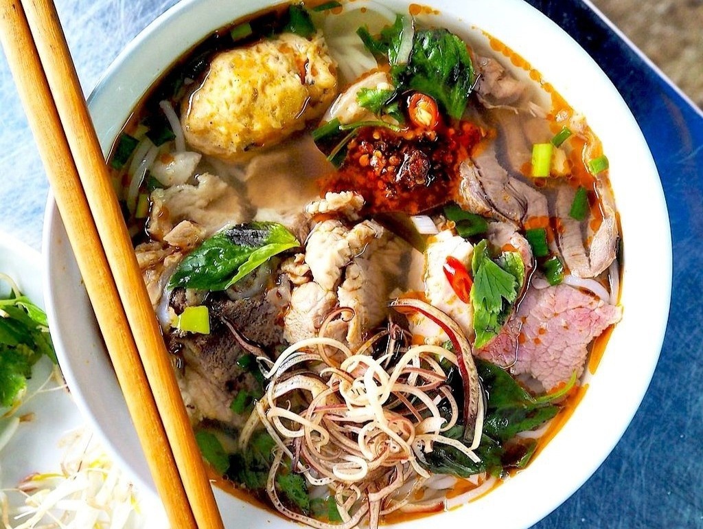 Bun bo va 6 mon gan lien diem du lich noi tieng Viet Nam hinh anh