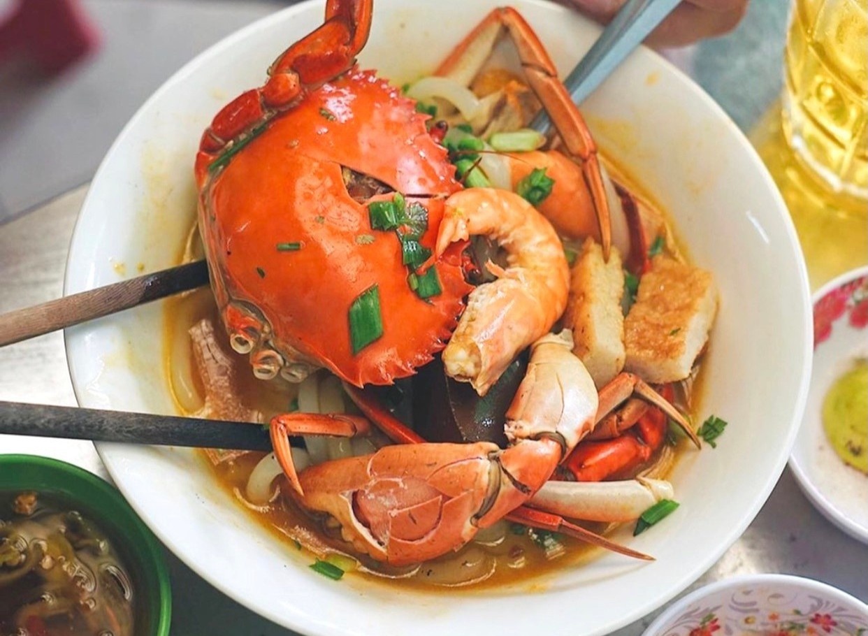 Banh canh cua va 6 mon hut khach bac nhat o TP.HCM hinh anh
