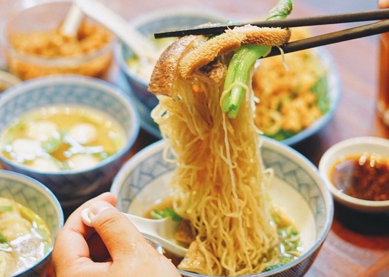 Mi long bo va 4 mon mi ngon hut gioi sanh an tai TP.HCM hinh anh