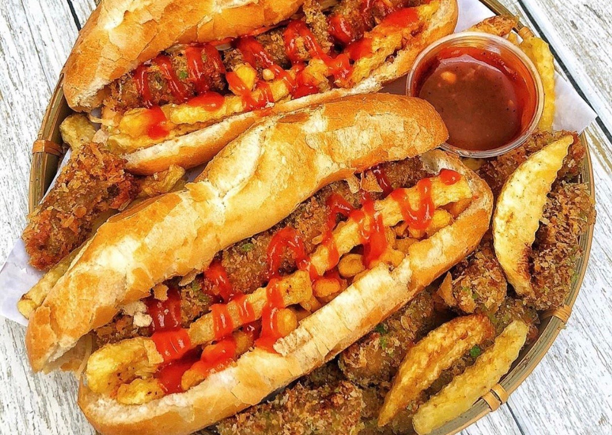 Banh mi nem khoai va 5 mon an xe chieu hut gioi tre o TP.HCM hinh anh