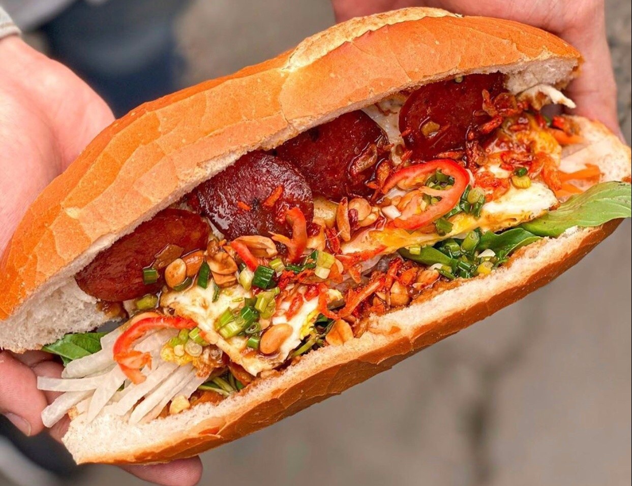 Banh mi bo bia va 5 mon duong pho hut khach o TP.HCM hinh anh