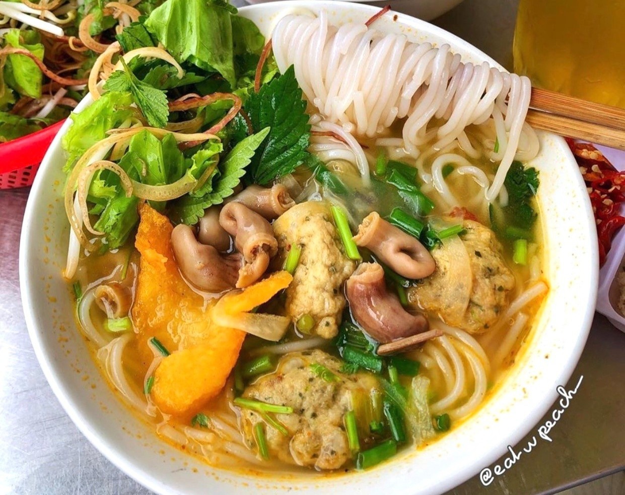 Bun ca cay va loat dac san mien Bac hut khach du lich hinh anh