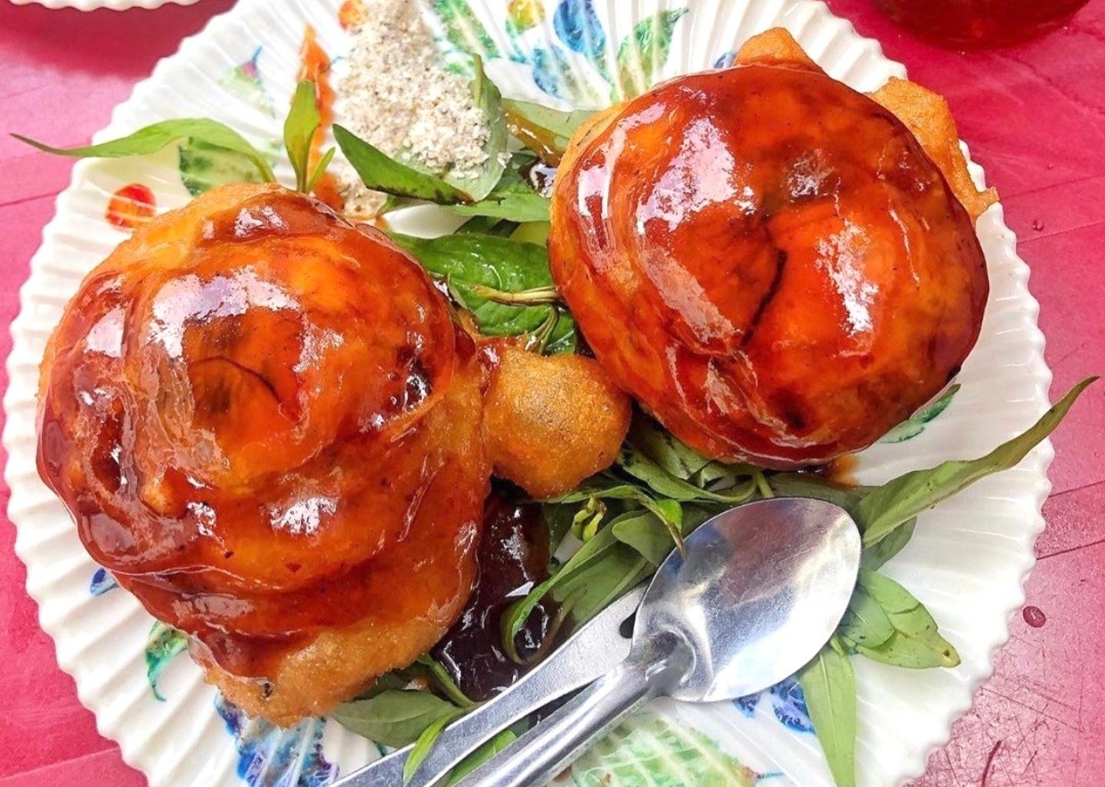 Hot vit lon chien me va loat mon an vat hut gioi tre o TP.HCM hinh anh