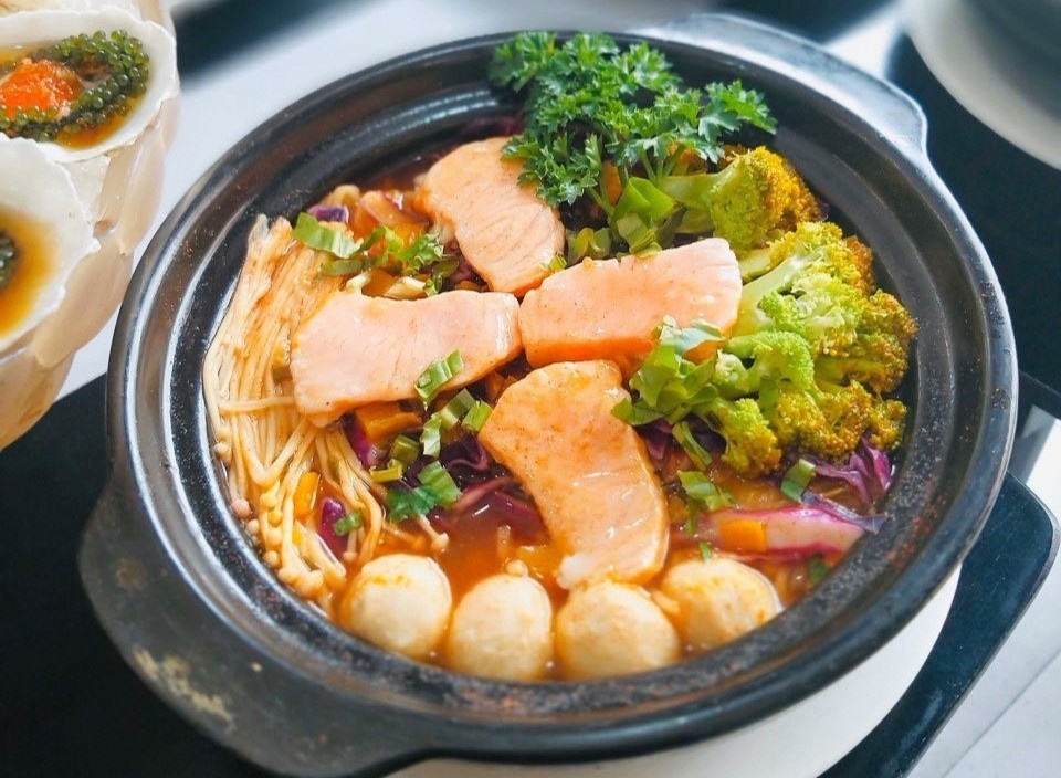 Mi cay va loat mon ngon tu A sang Au hut khach o TP.HCM hinh anh