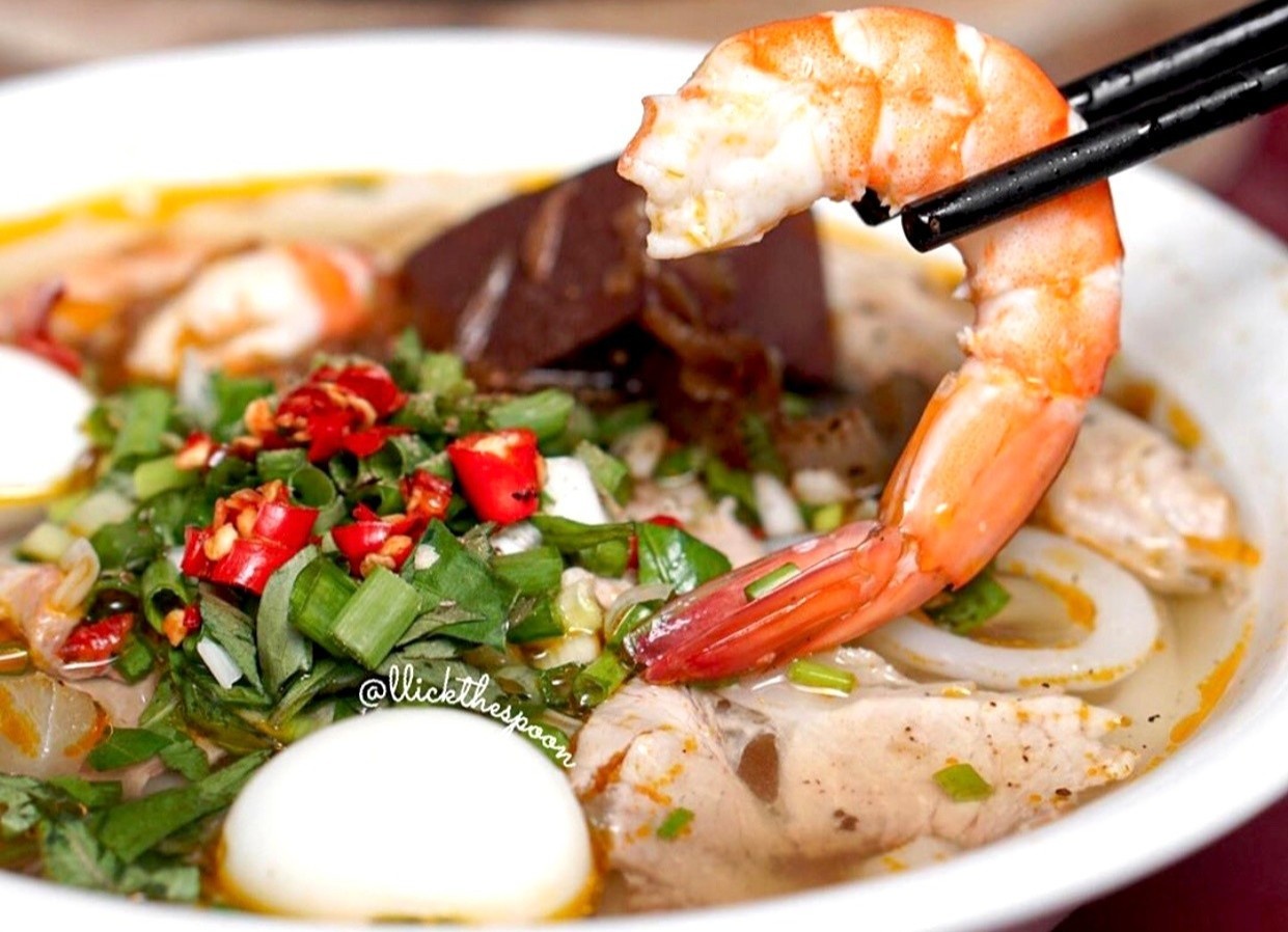 Banh canh gio gan va loat mon thuc khach me man o TP.HCM hinh anh