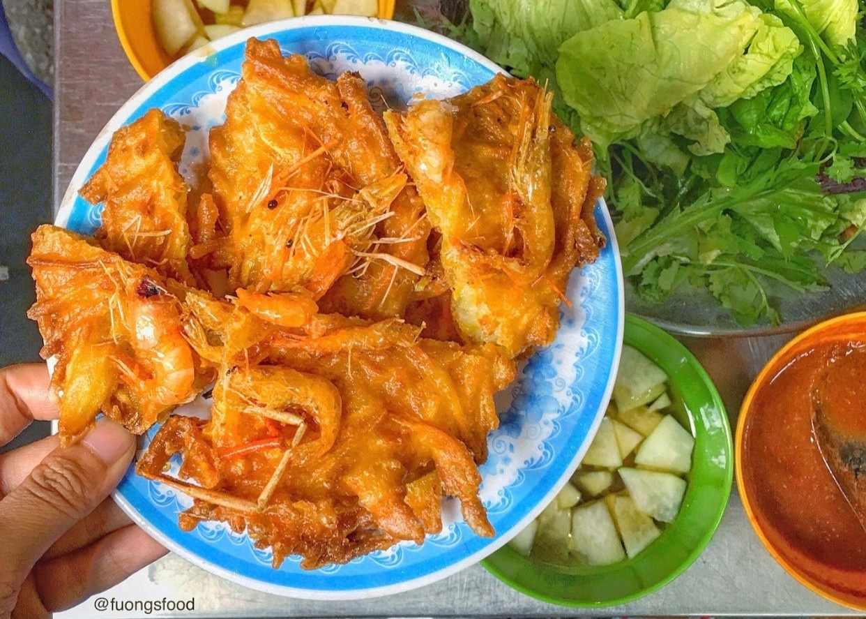 Banh tom va loat mon ngon hut gioi tre Ha Noi ngay he hinh anh