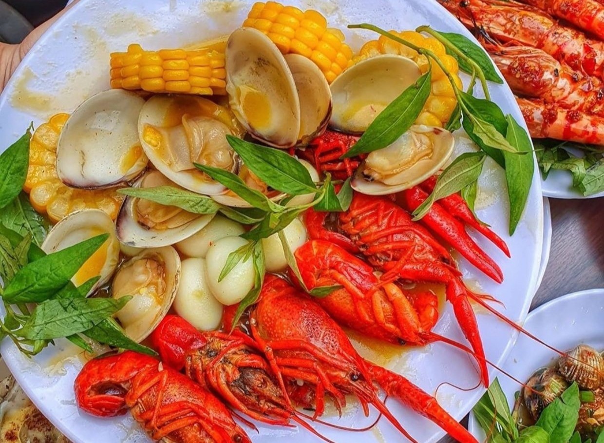 Hai san va loat mon ngon don tim hoi thich an dem o TP.HCM hinh anh