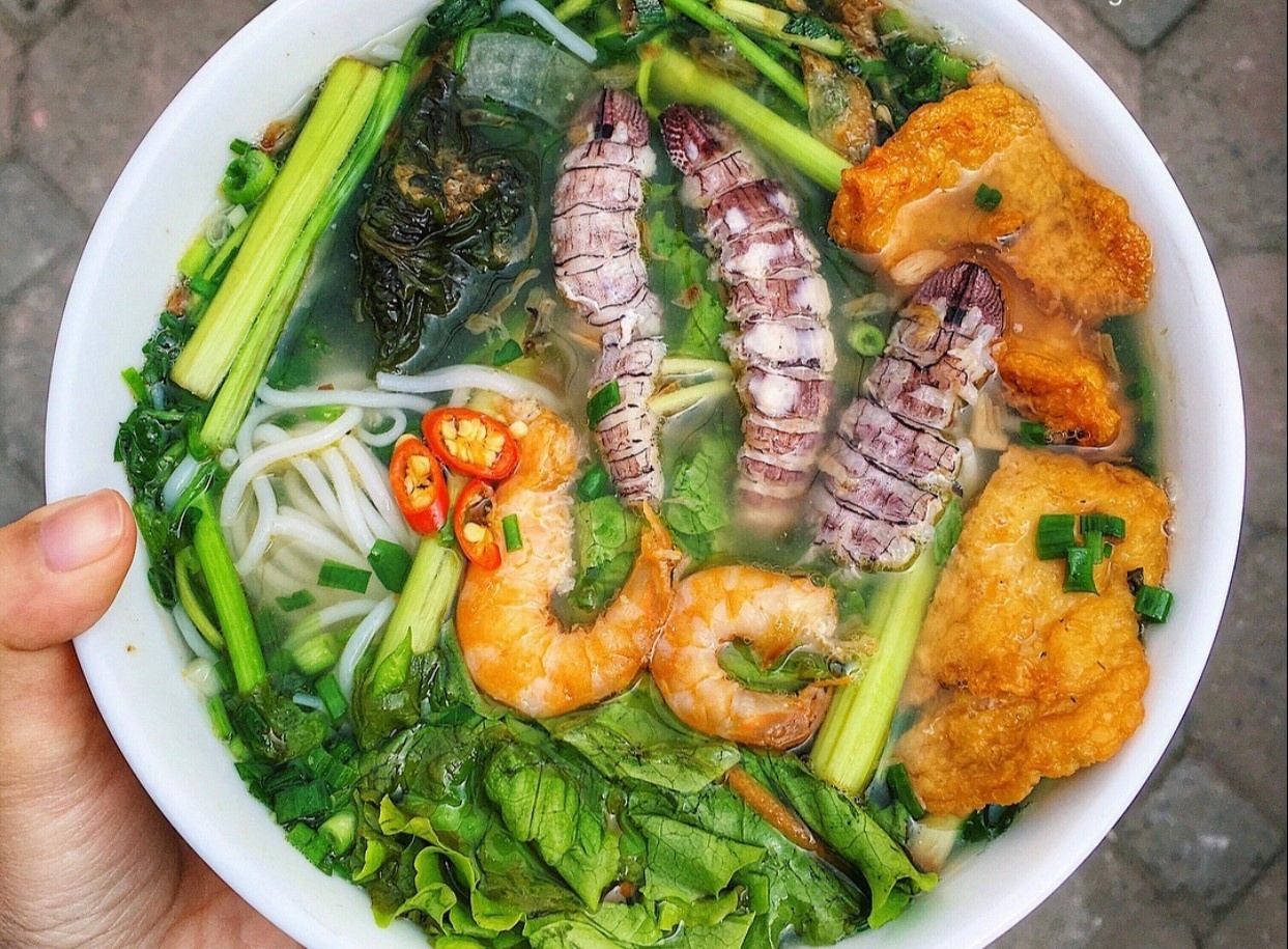 Reu nuong, be be va loat mon ten la hut khach du lich hinh anh