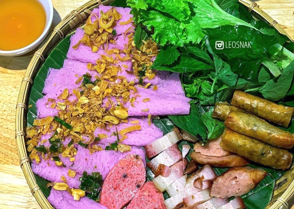 Banh hoi mau tim hut khach duoc lam tu nguyen lieu nao? hinh anh