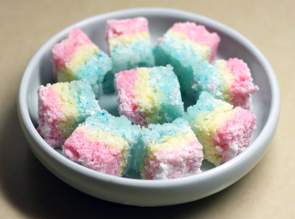 Banh gao cau vong va 4 kieu banh xep tang noi tieng hinh anh