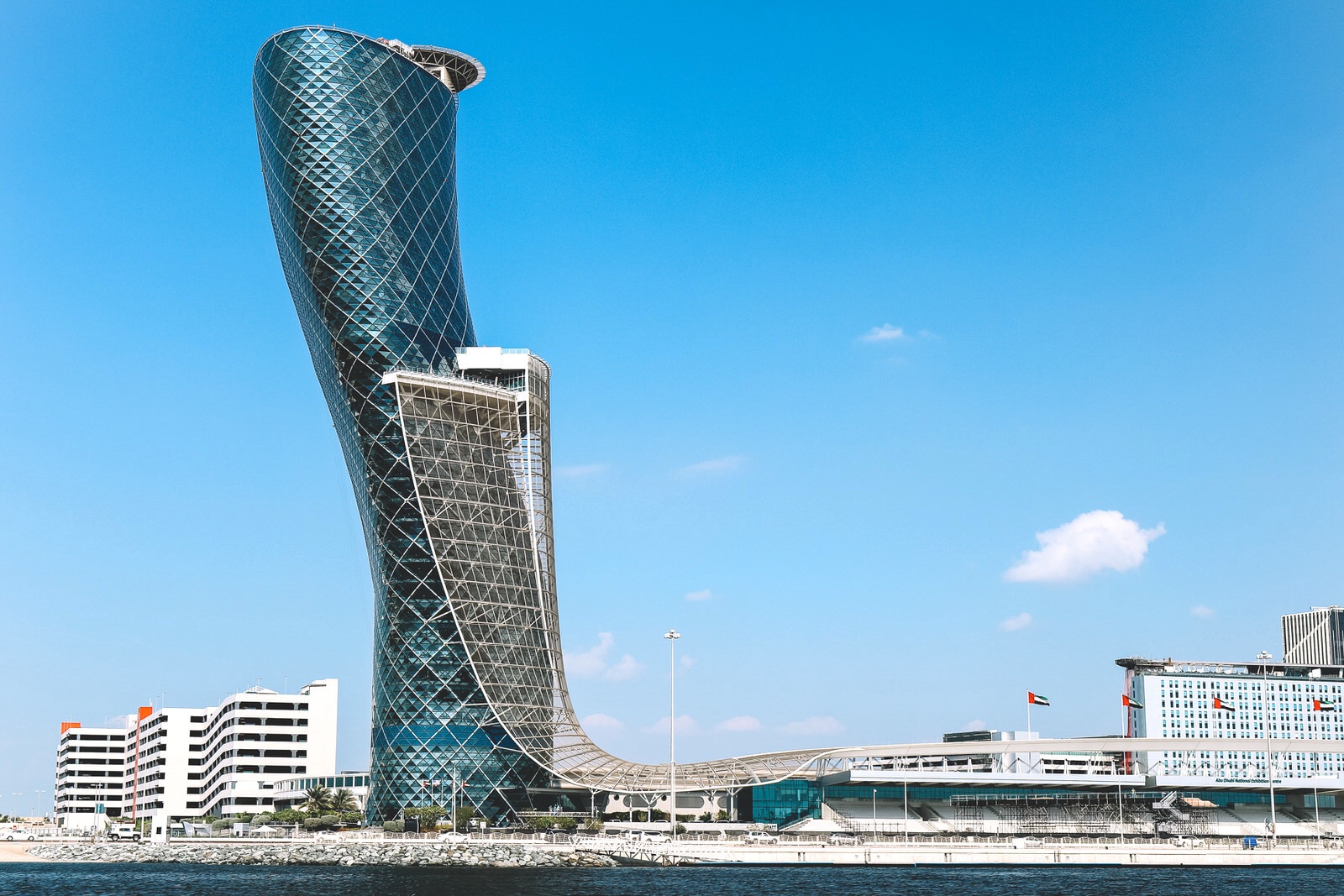 Noi nao co toa thap nghieng nhat the gioi? hinh anh