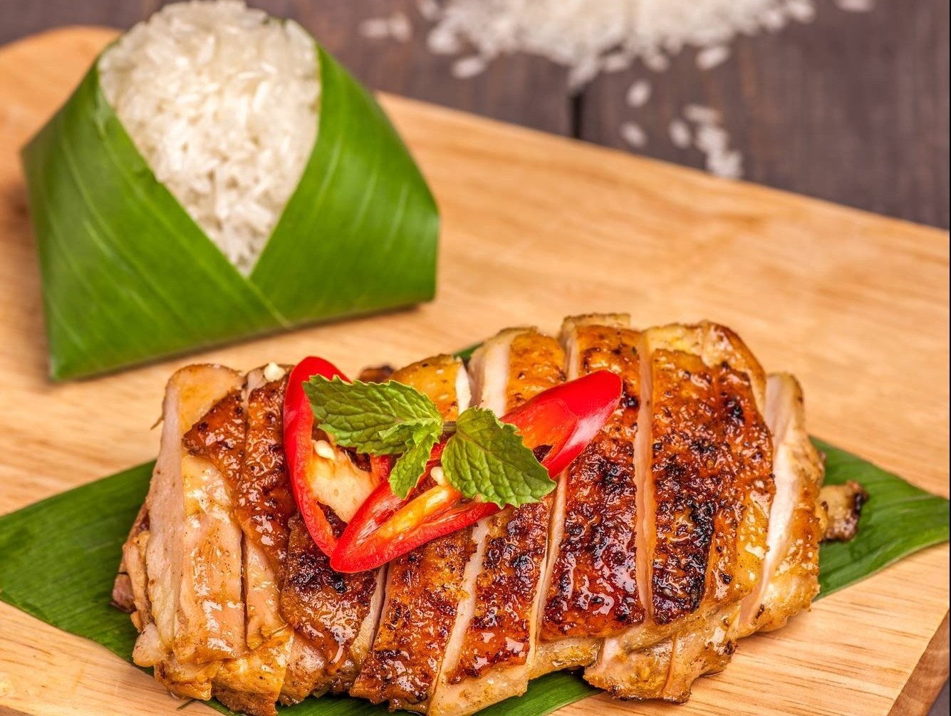 Ga nuong va loat dac san nuoc ngoai hut gioi tre TP.HCM hinh anh