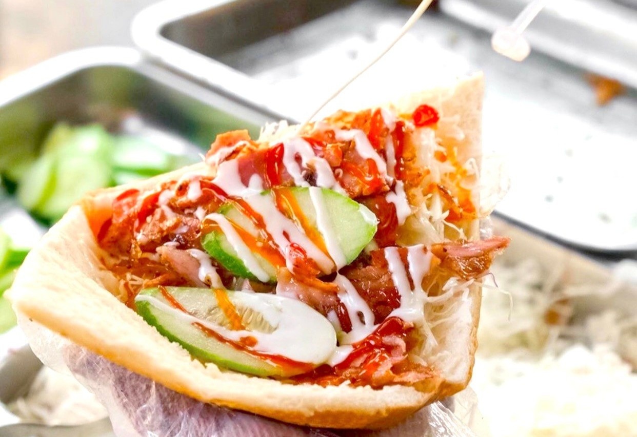 Banh mi Tho Nhi Ky va 3 dac san hut khach o TP.HCM hinh anh